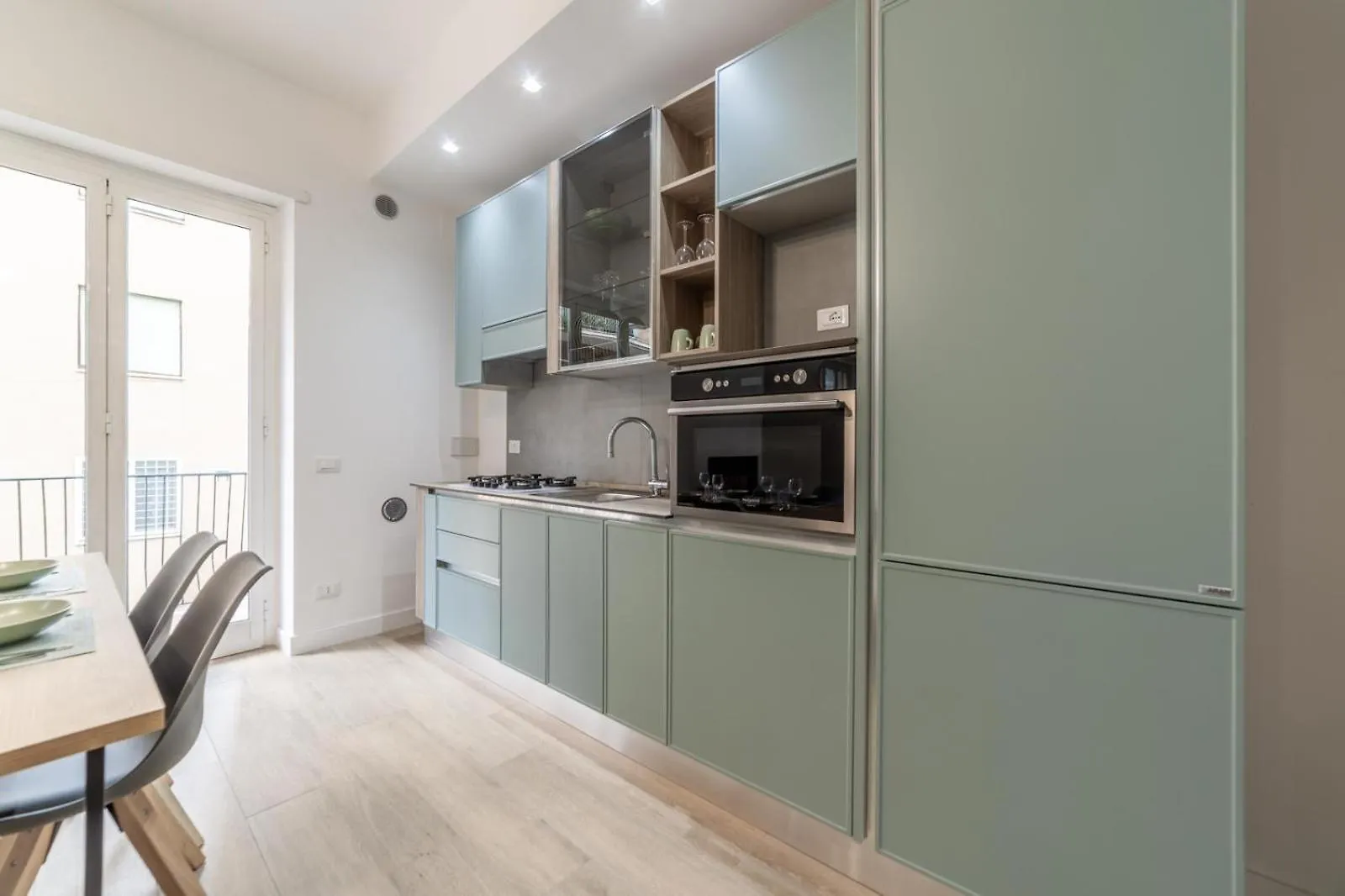 Domus 124, Elegant City Comfort With Parking Rome 0*,  Italy