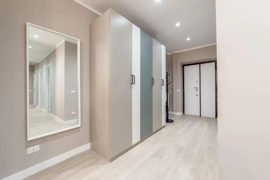 Domus 124, Elegant City Comfort With Parking Rome Apartment