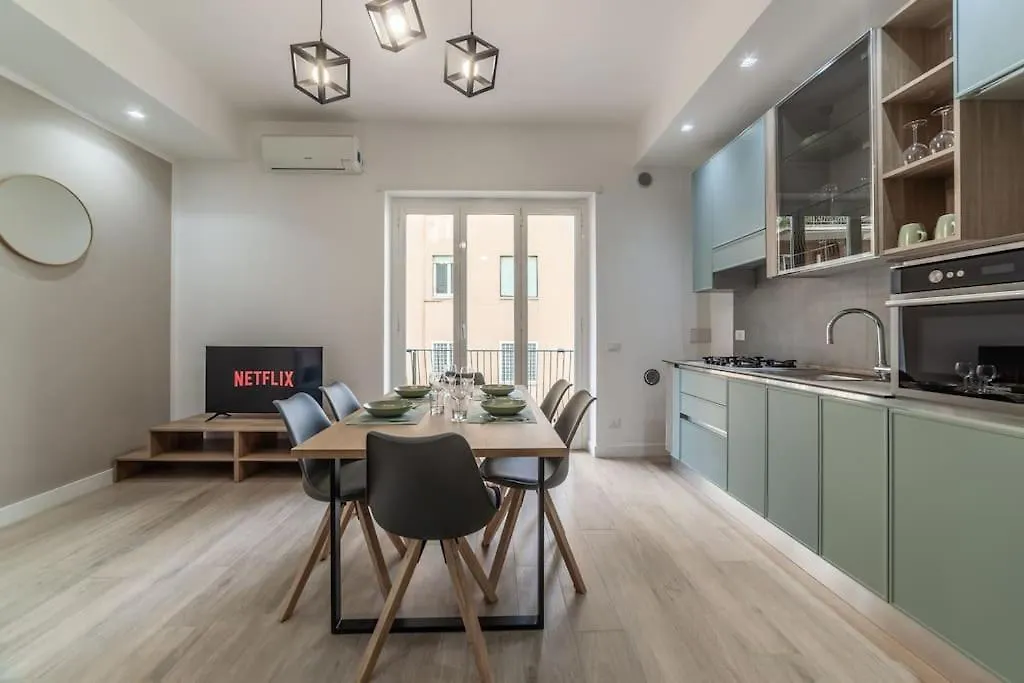Domus 124, Elegant City Comfort With Parking Rome Apartment