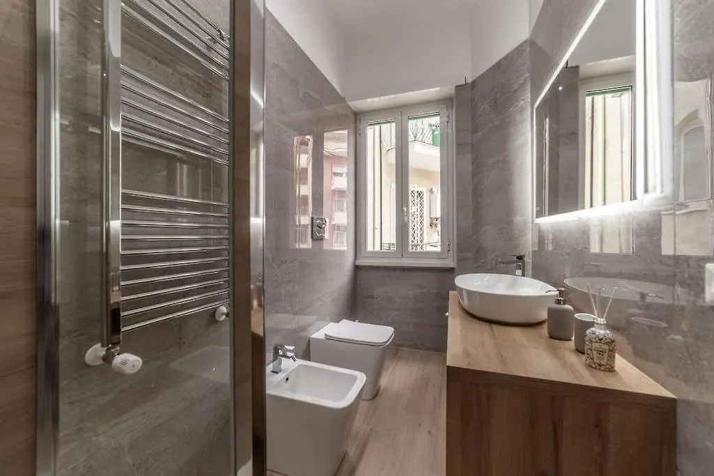 Domus 124, Elegant City Comfort With Parking Rome 0*,