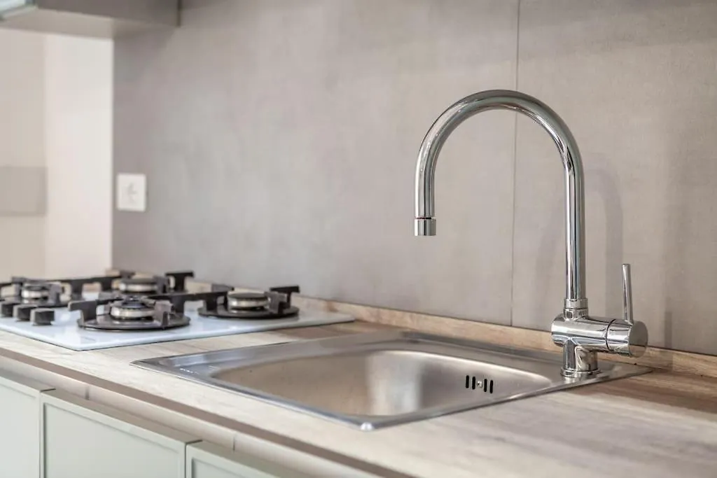 Apartment Domus 124, Elegant City Comfort With Parking Rome