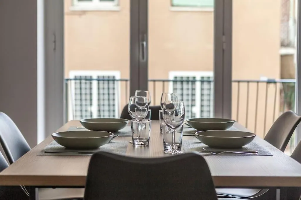 Domus 124, Elegant City Comfort With Parking Rome