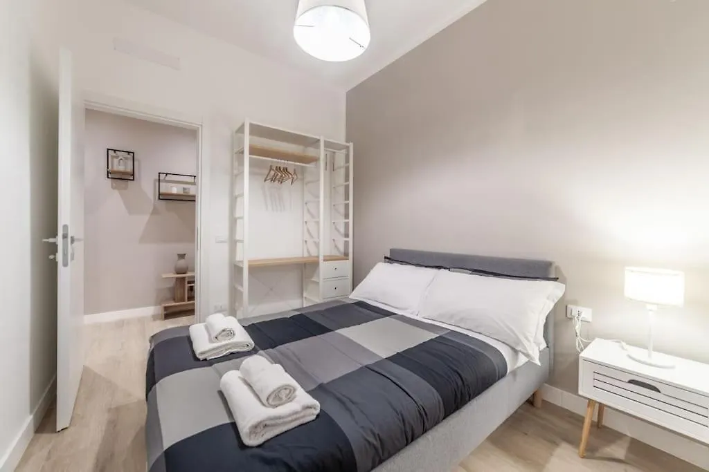 Apartment Domus 124, Elegant City Comfort With Parking Rome