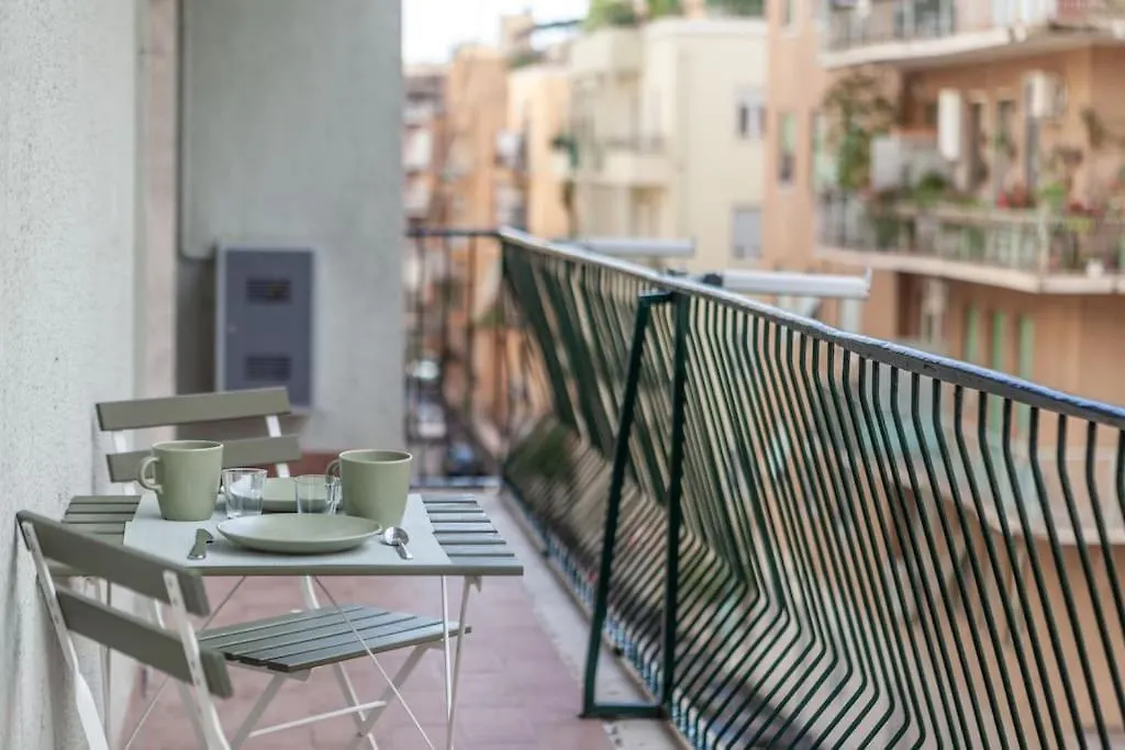 Apartment Domus 124, Elegant City Comfort With Parking Rome