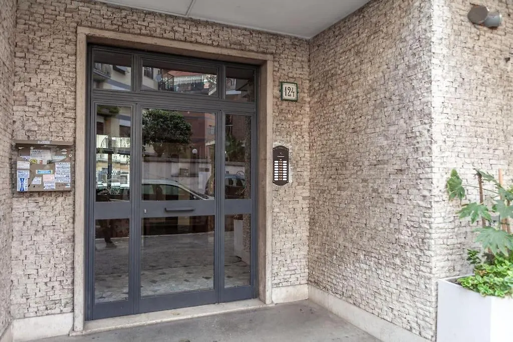 Domus 124, Elegant City Comfort With Parking Rome 0*,